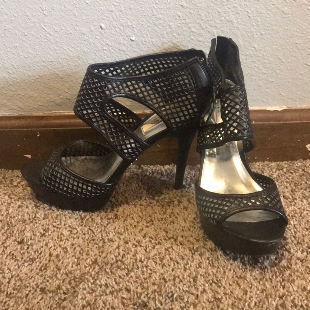 Vera Wang open toed heels